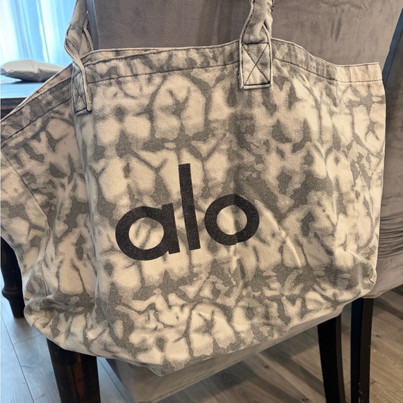 Alo shopping tote - Picture 2 of 5